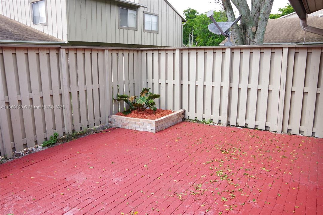 Recently Rented: $1,800 (2 beds, 1 baths, 868 Square Feet)