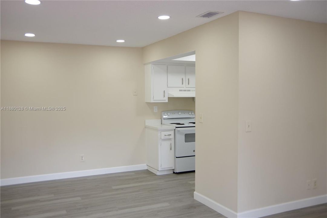 Recently Rented: $1,800 (2 beds, 1 baths, 868 Square Feet)