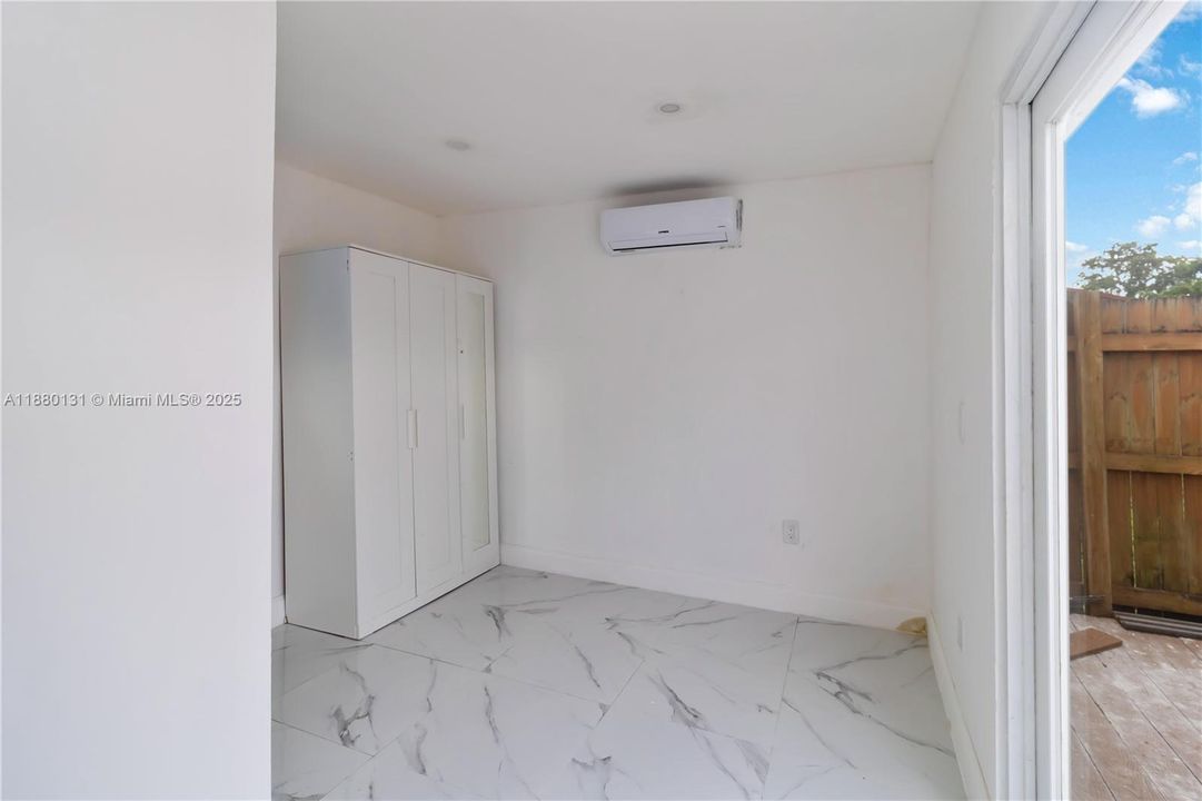 En Venta: $535,000 (4 camas, 2 baños, 1080 Pies cuadrados)