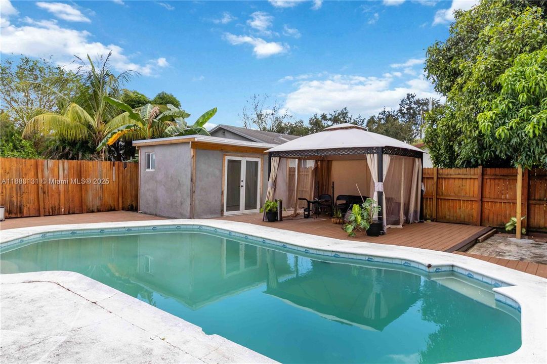 En Venta: $535,000 (4 camas, 2 baños, 1080 Pies cuadrados)