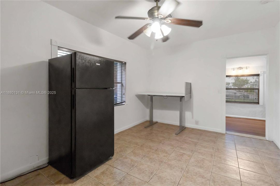 En Venta: $535,000 (4 camas, 2 baños, 1080 Pies cuadrados)