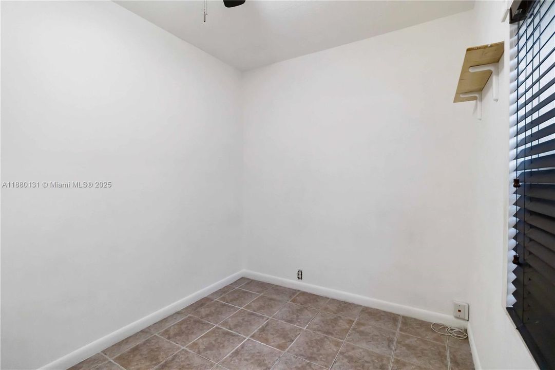 En Venta: $535,000 (4 camas, 2 baños, 1080 Pies cuadrados)