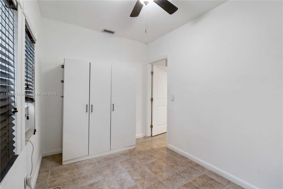 En Venta: $535,000 (4 camas, 2 baños, 1080 Pies cuadrados)