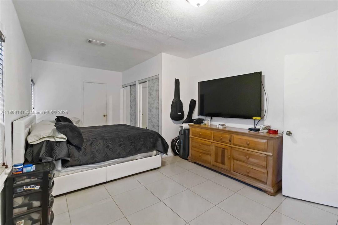 En Venta: $535,000 (4 camas, 2 baños, 1080 Pies cuadrados)