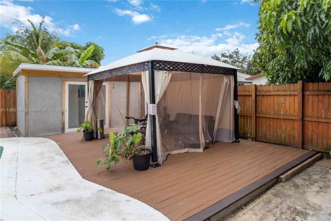 En Venta: $535,000 (4 camas, 2 baños, 1080 Pies cuadrados)