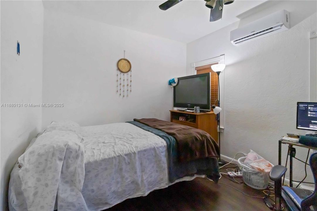 En Venta: $535,000 (4 camas, 2 baños, 1080 Pies cuadrados)