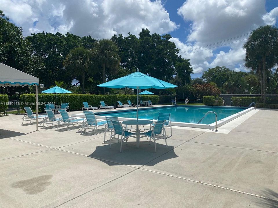 待售: $199,900 (2 贝兹, 2 浴室, 1357 平方英尺)