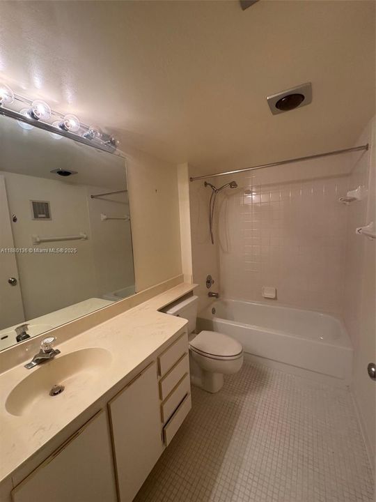 待售: $199,900 (2 贝兹, 2 浴室, 1357 平方英尺)