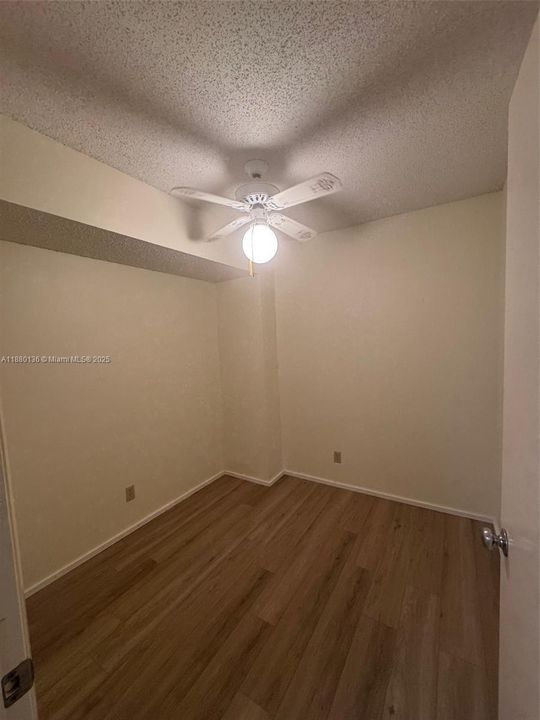 待售: $199,900 (2 贝兹, 2 浴室, 1357 平方英尺)