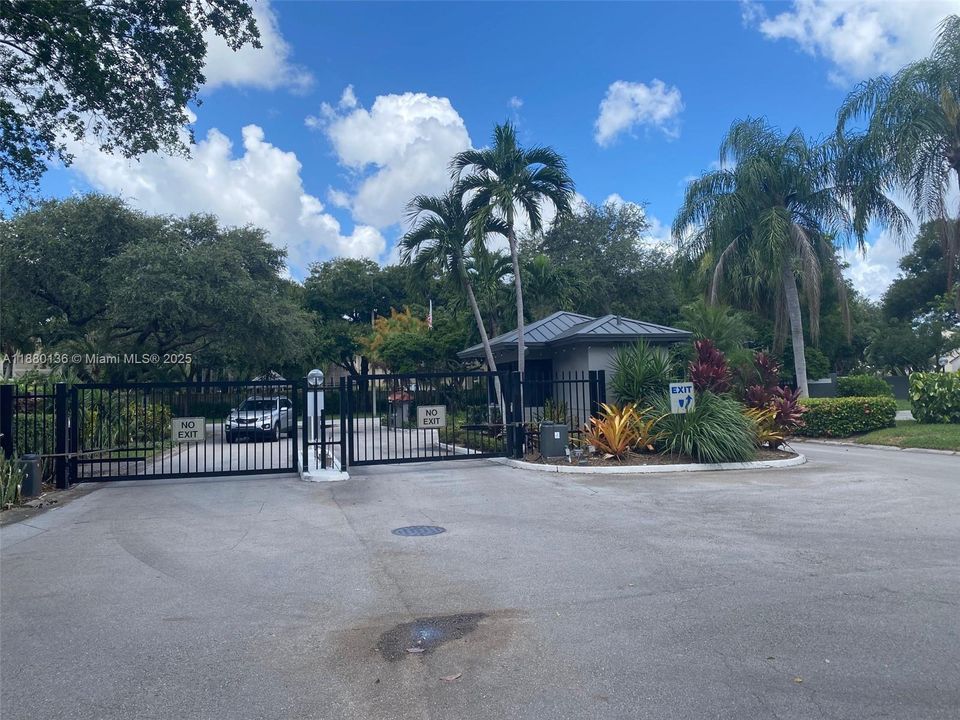 待售: $199,900 (2 贝兹, 2 浴室, 1357 平方英尺)