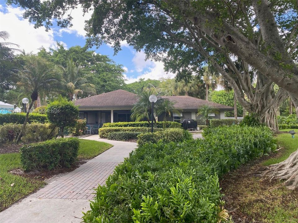 待售: $199,900 (2 贝兹, 2 浴室, 1357 平方英尺)