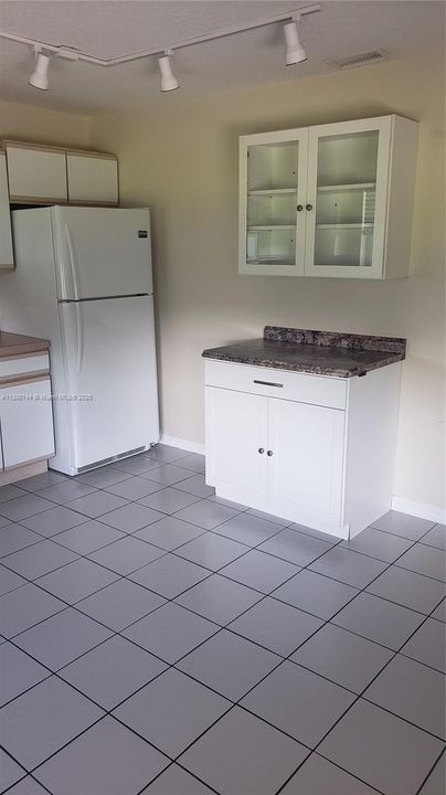 For Rent: $2,800 (3 beds, 2 baths, 1187 Square Feet)