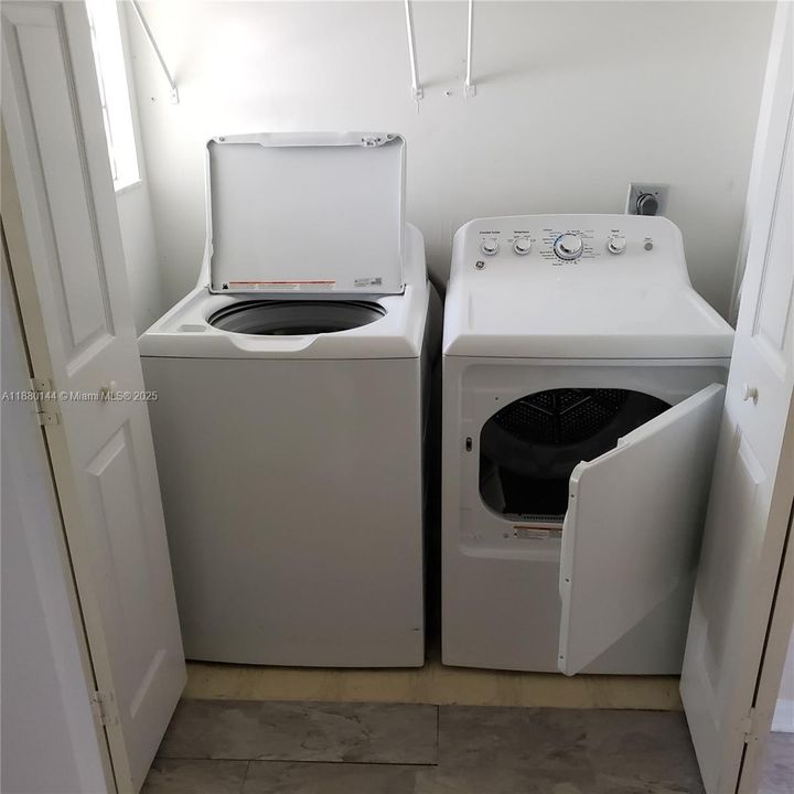 For Rent: $2,800 (3 beds, 2 baths, 1187 Square Feet)