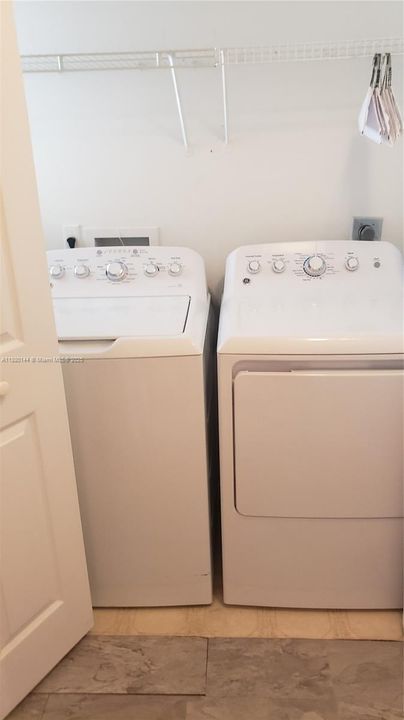 For Rent: $2,800 (3 beds, 2 baths, 1187 Square Feet)