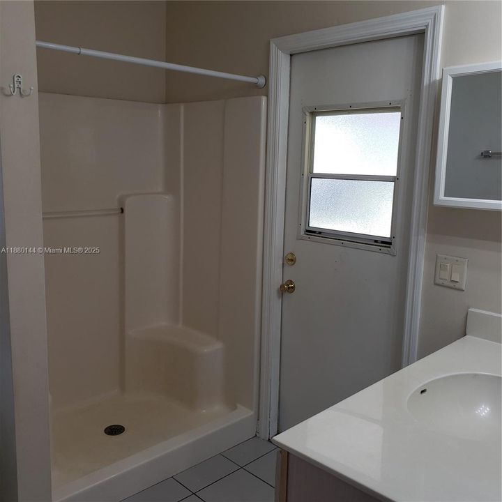 For Rent: $2,800 (3 beds, 2 baths, 1187 Square Feet)