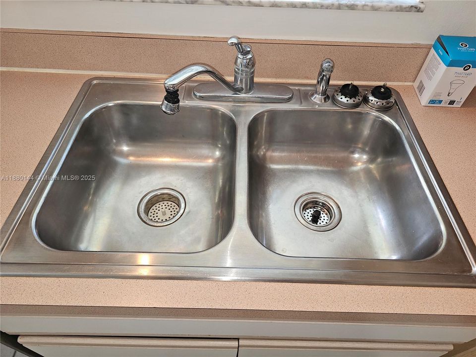 For Rent: $2,800 (3 beds, 2 baths, 1187 Square Feet)