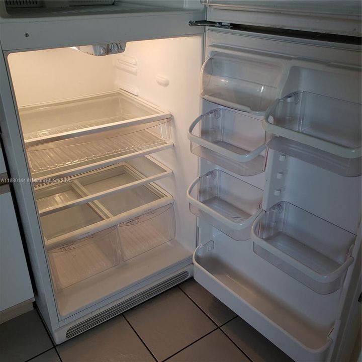 For Rent: $2,800 (3 beds, 2 baths, 1187 Square Feet)