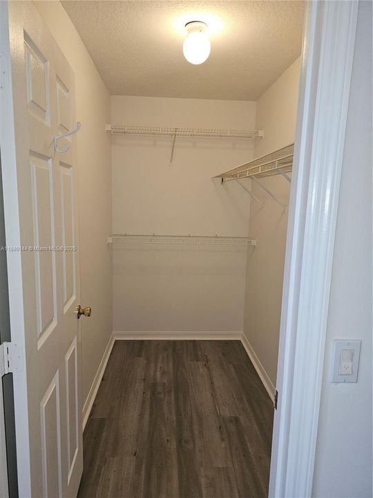 For Rent: $2,800 (3 beds, 2 baths, 1187 Square Feet)