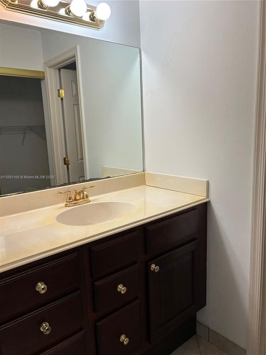 Recientemente alquilado: $2,200 (2 camas, 2 baños, 1262 Pies cuadrados)