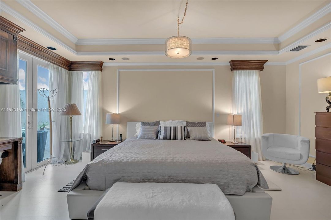 For Sale: $2,750,000 (5 beds, 4 baths, 3339 Square Feet)