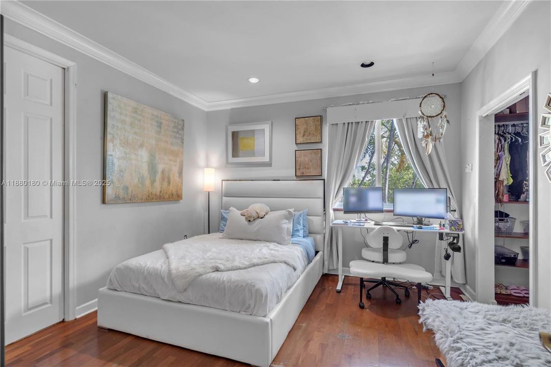 For Sale: $2,750,000 (5 beds, 4 baths, 3339 Square Feet)