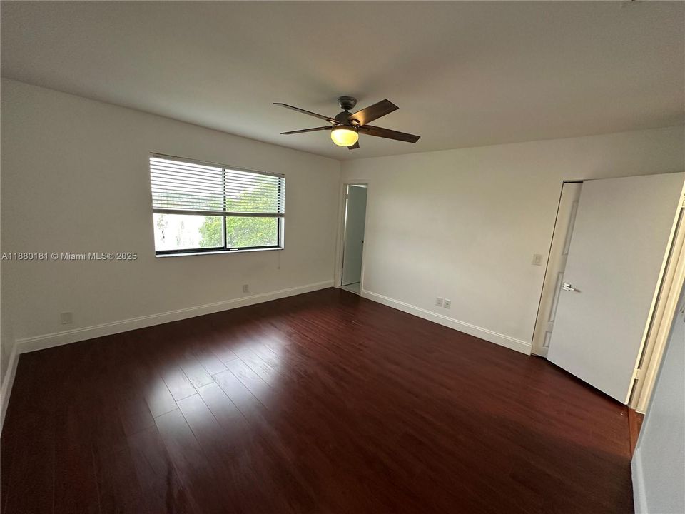 Active With Contract: $2,950 (3 beds, 2 baths, 1684 Square Feet)