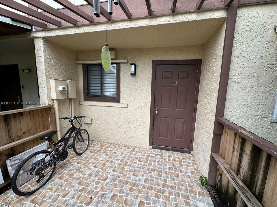 Active With Contract: $2,950 (3 beds, 2 baths, 1684 Square Feet)