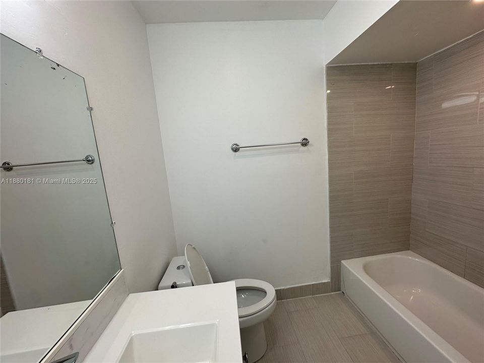 Active With Contract: $2,950 (3 beds, 2 baths, 1684 Square Feet)