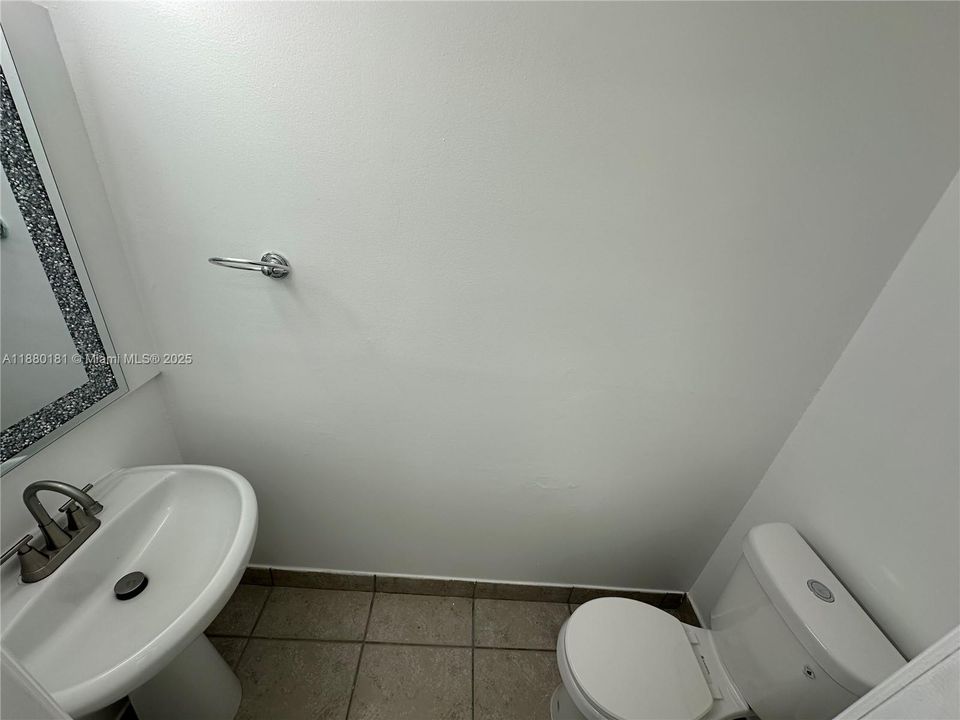 Active With Contract: $2,950 (3 beds, 2 baths, 1684 Square Feet)