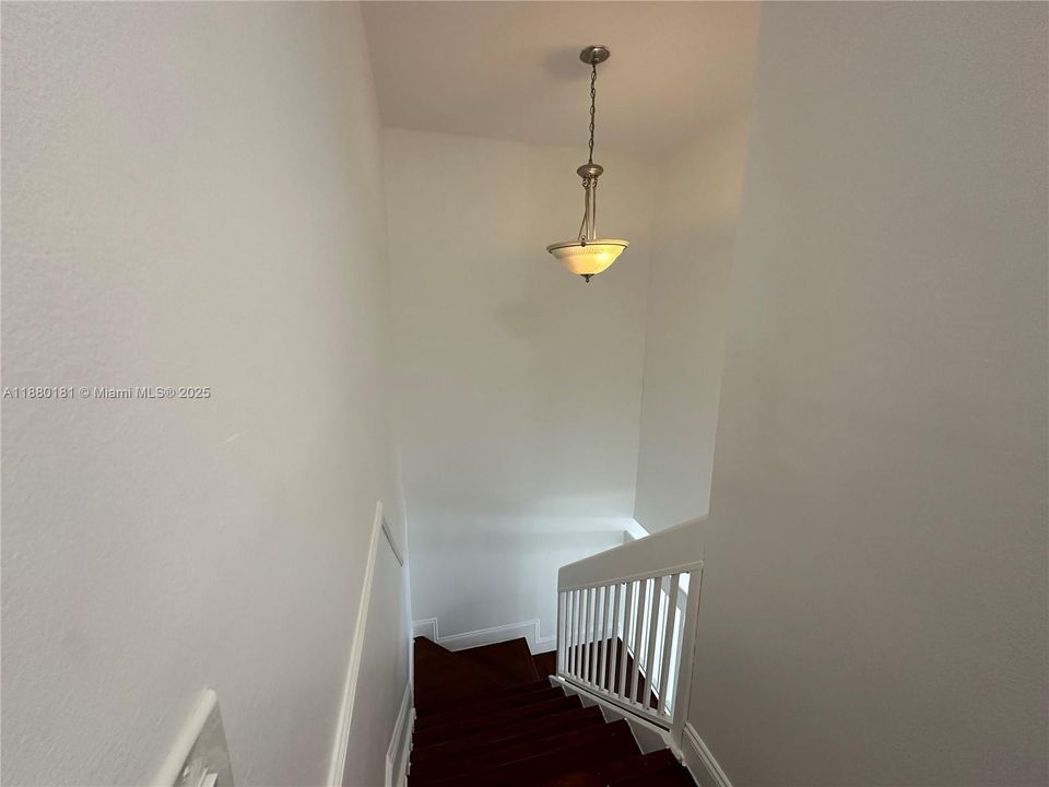 Active With Contract: $2,950 (3 beds, 2 baths, 1684 Square Feet)