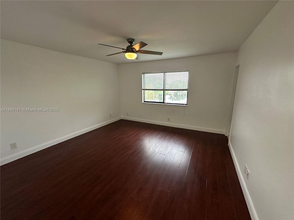 Active With Contract: $2,950 (3 beds, 2 baths, 1684 Square Feet)