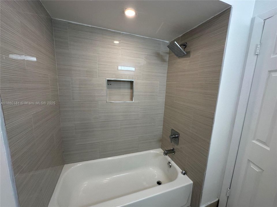 Active With Contract: $2,950 (3 beds, 2 baths, 1684 Square Feet)