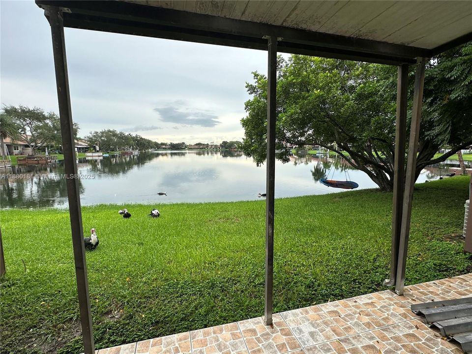 Active With Contract: $2,950 (3 beds, 2 baths, 1684 Square Feet)