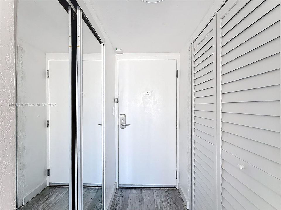 待售: $150,000 (0 贝兹, 1 浴室, 360 平方英尺)