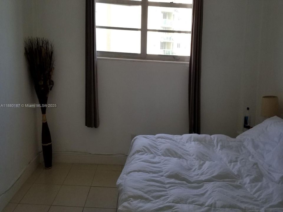 For Sale: $399,000 (1 beds, 1 baths, 1000 Square Feet)