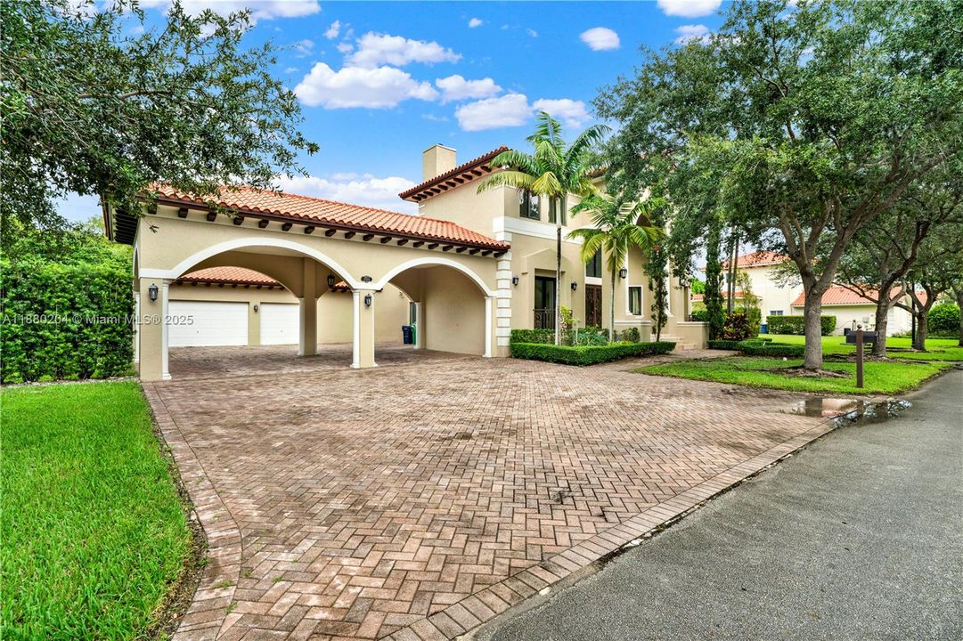 Под контрактом: $999,900 (5 спален, 4 ванн, 4612 Квадратных фут)