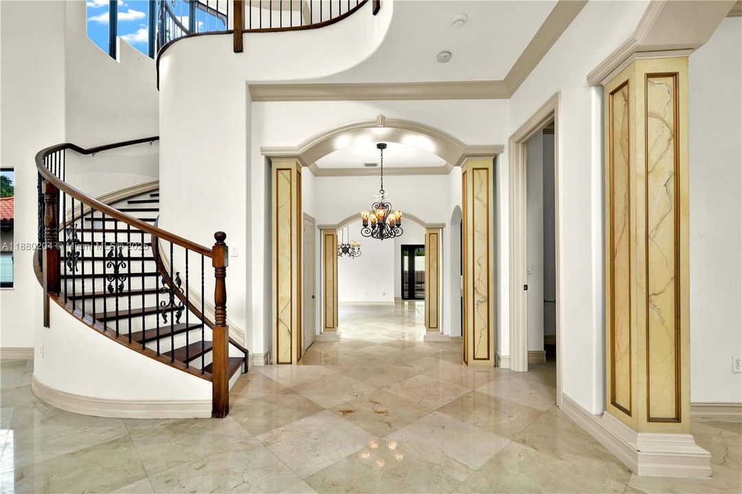 Под контрактом: $999,900 (5 спален, 4 ванн, 4612 Квадратных фут)