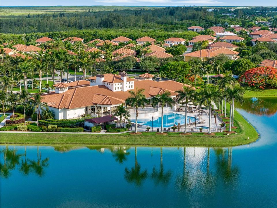 Под контрактом: $999,900 (5 спален, 4 ванн, 4612 Квадратных фут)