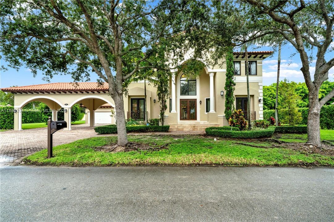 Под контрактом: $999,900 (5 спален, 4 ванн, 4612 Квадратных фут)