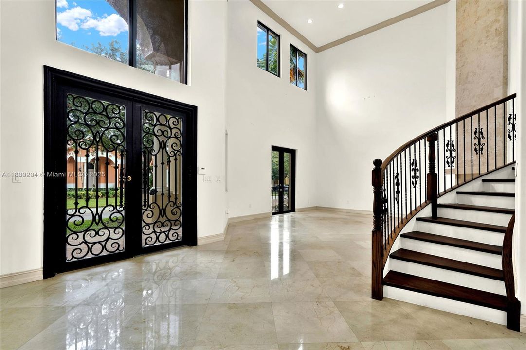 Под контрактом: $999,900 (5 спален, 4 ванн, 4612 Квадратных фут)