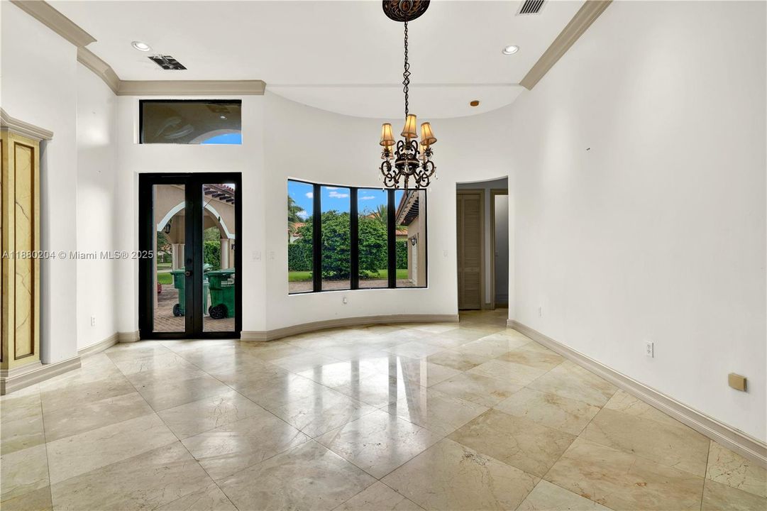 Под контрактом: $999,900 (5 спален, 4 ванн, 4612 Квадратных фут)