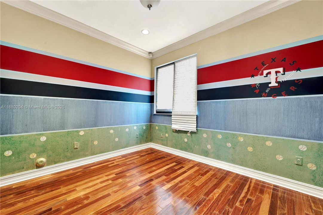 Под контрактом: $999,900 (5 спален, 4 ванн, 4612 Квадратных фут)