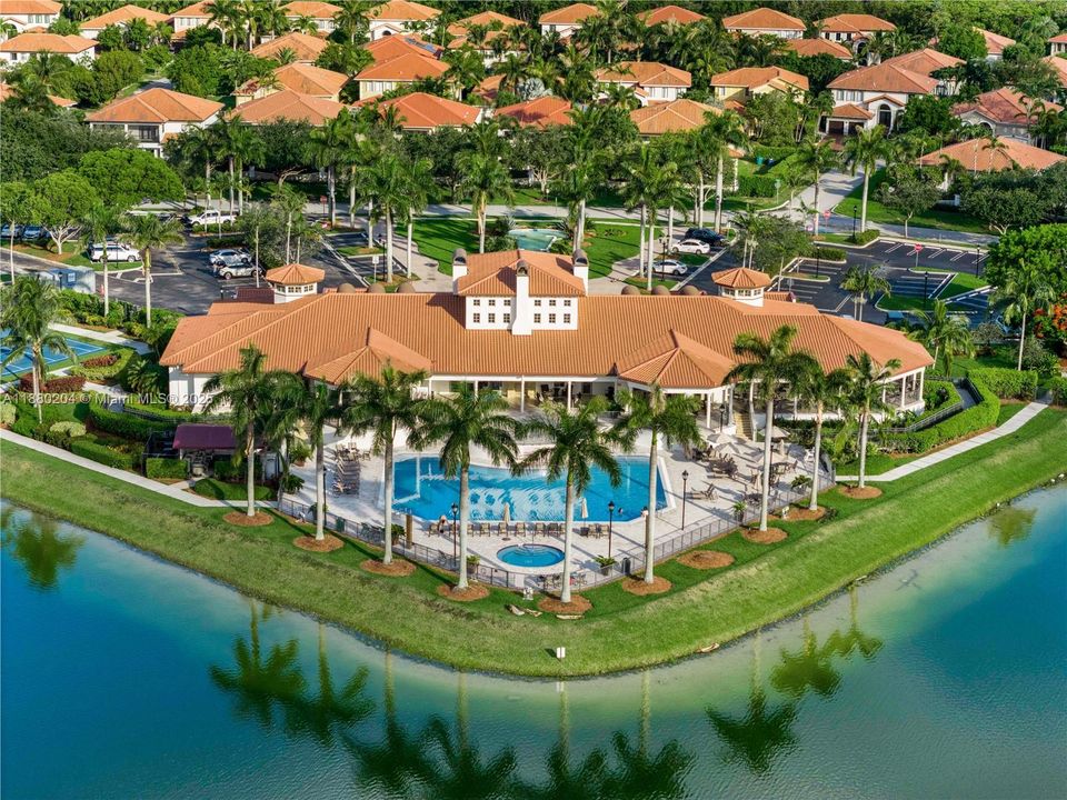 Под контрактом: $999,900 (5 спален, 4 ванн, 4612 Квадратных фут)