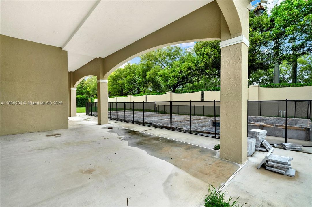 Под контрактом: $999,900 (5 спален, 4 ванн, 4612 Квадратных фут)