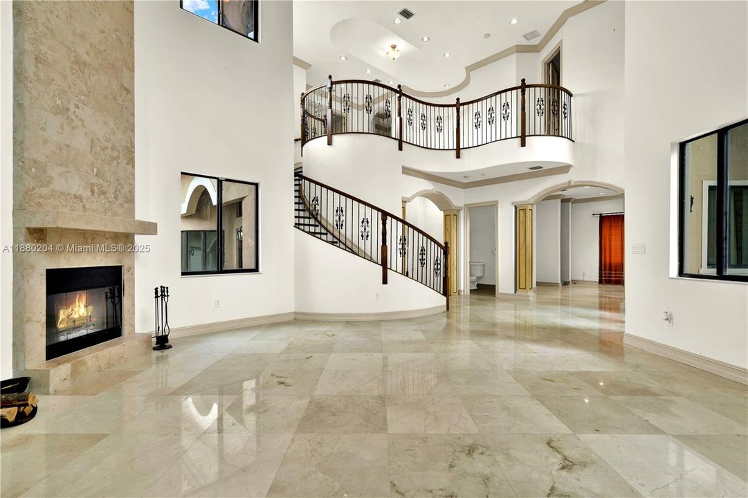 Под контрактом: $999,900 (5 спален, 4 ванн, 4612 Квадратных фут)