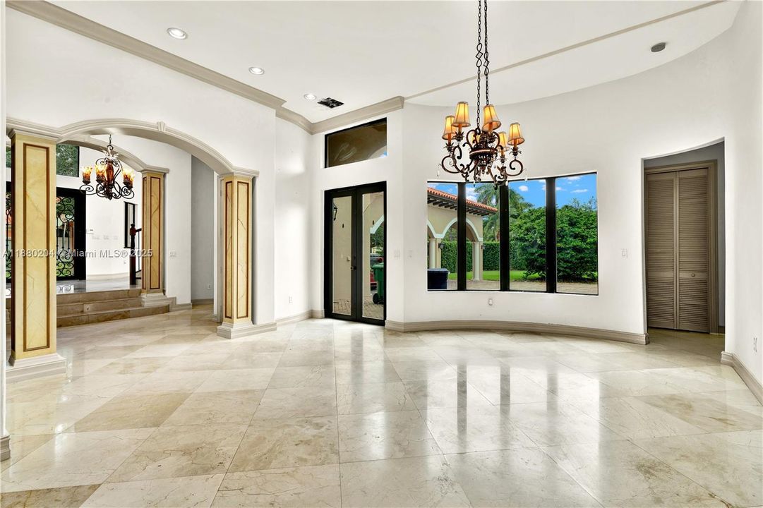 Под контрактом: $999,900 (5 спален, 4 ванн, 4612 Квадратных фут)