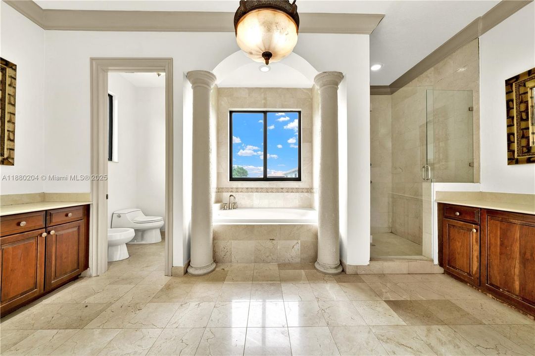 Под контрактом: $999,900 (5 спален, 4 ванн, 4612 Квадратных фут)