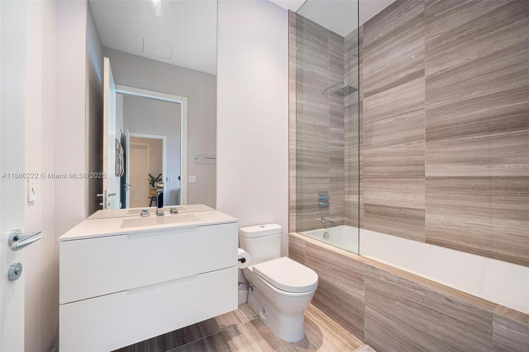 待售: $2,999,000 (2 贝兹, 2 浴室, 2085 平方英尺)