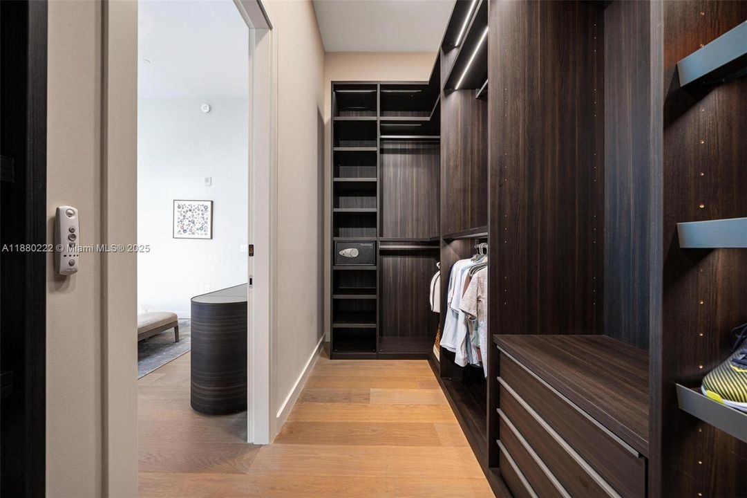 待售: $2,999,000 (2 贝兹, 2 浴室, 2085 平方英尺)