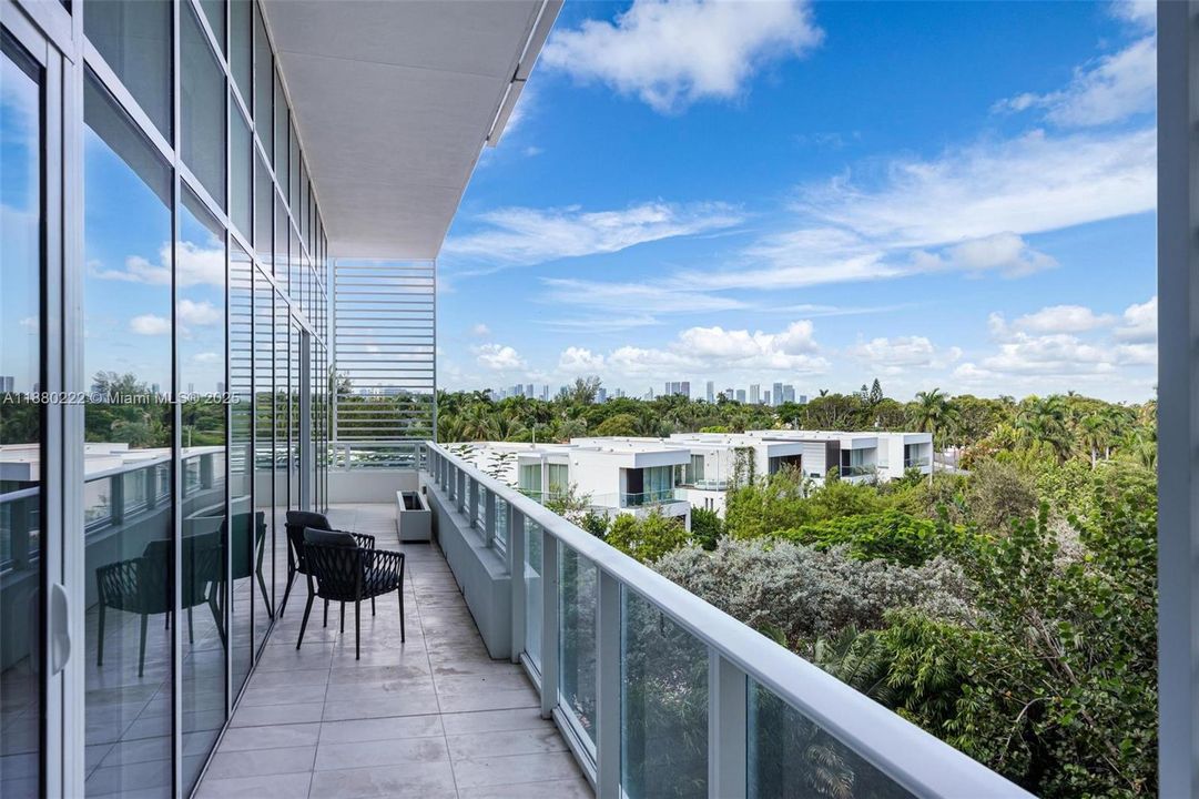 待售: $2,999,000 (2 贝兹, 2 浴室, 2085 平方英尺)